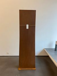 Skulptur, 2021, CorTen-Stahl, Messing, 184x55x18cm
